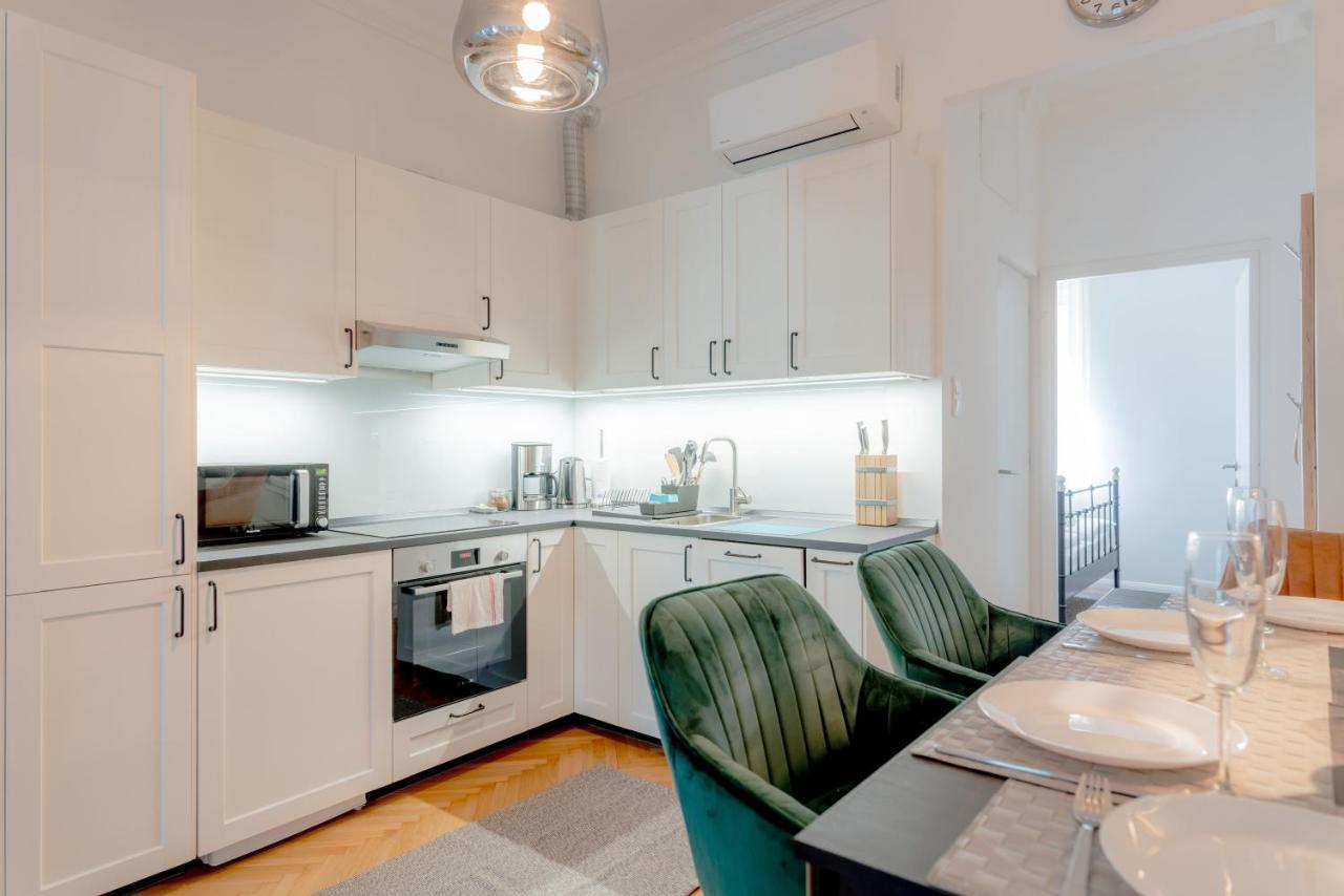 Szip 2 - New In Downtown Apartamento Budapest Exterior foto